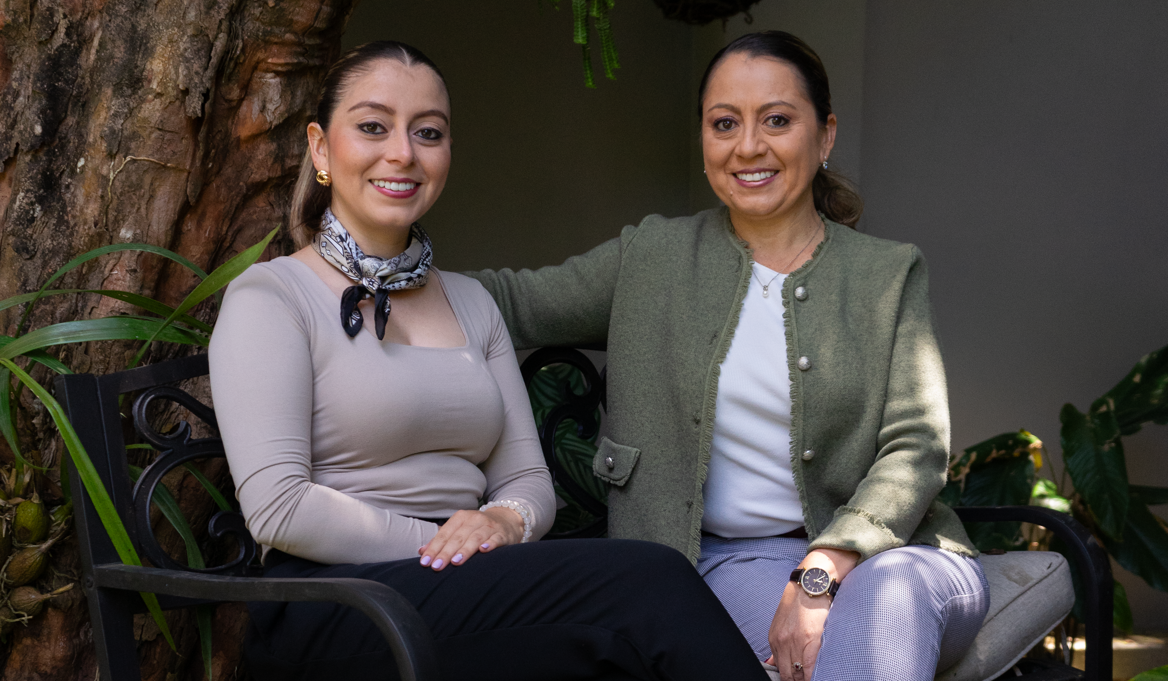 Valeria & Karen - Gerencia 02-1